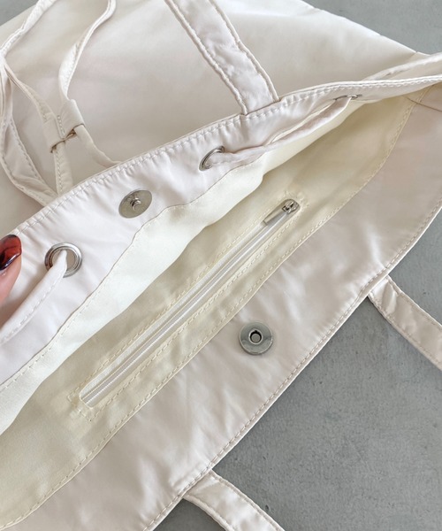 thank U more(サンキューモア)の「エステル ドロストリング風デザイン トートバッグ【大容量】(ショルダーバッグ・レディース・アイボリー/グリーン/ベージュ/ブラック・FREE)」の14枚目の写真