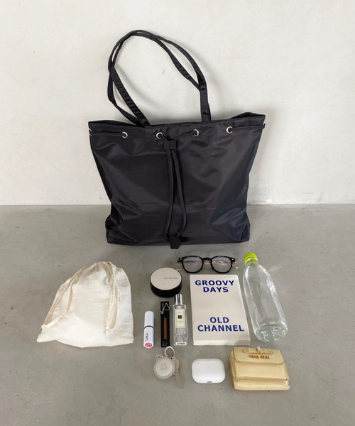 thank U more(サンキューモア)の「エステル ドロストリング風デザイン トートバッグ【大容量】(ショルダーバッグ・レディース・アイボリー/グリーン/ベージュ/ブラック・FREE)」の6枚目の写真