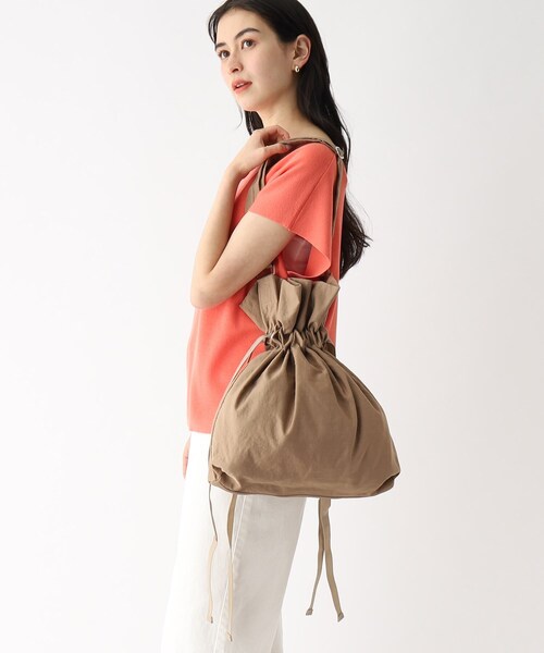 OPAQUE.CLIP（オペークドットクリップ）の「◆ドローストリングワンショルダーバッグ【A4収納可】（ショルダーバッグ・レディース・ブラック/グレー/イエロー/サンドベージュ・00）」の6枚目の写真