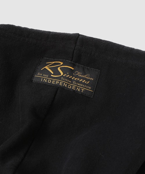 RAF SIMONS(ラフシモンズ)の「Washed big fit hoodie with clasps and patch(パーカー・メンズ・ブラック・XS/S)」の3枚目の写真