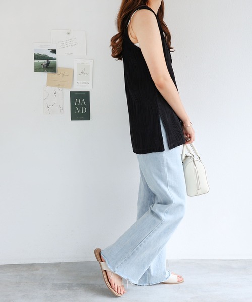 andme（アンドミー）の「ウェーブプリーツノースリーブVネックトップス（Tシャツ/カットソー・レディース・ライトベージュ/グレイッシュベージュ/ブラック・M）」の21枚目の写真