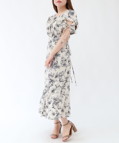 ASTORIA ODIER（アストリアオディール）の「花柄 スクエアネック バックスピンドルワンピース（ワンピース・レディース・ピンクベージュ/ホワイト・MEDIUM）」の7枚目の写真