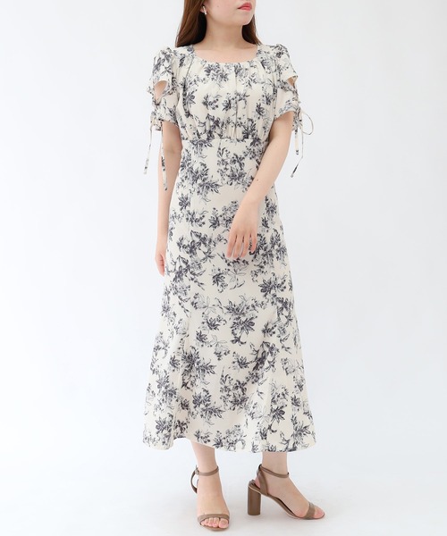 ASTORIA ODIER（アストリアオディール）の「花柄 スクエアネック バックスピンドルワンピース（ワンピース・レディース・ピンクベージュ/ホワイト・MEDIUM）」の9枚目の写真