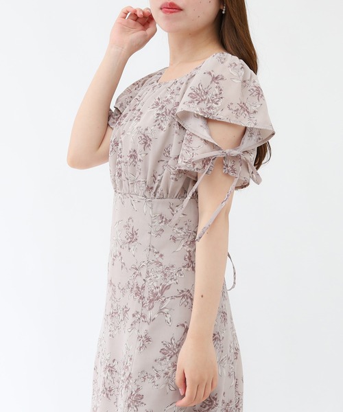 ASTORIA ODIER（アストリアオディール）の「花柄 スクエアネック バックスピンドルワンピース（ワンピース・レディース・ピンクベージュ/ホワイト・MEDIUM）」の11枚目の写真