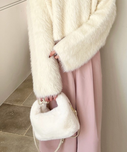 Olu.（オルドット）の「2wayファーバッグ（ショルダーバッグ・レディース・モカ/ホワイト/ベージュ・FREE）」の4枚目の写真