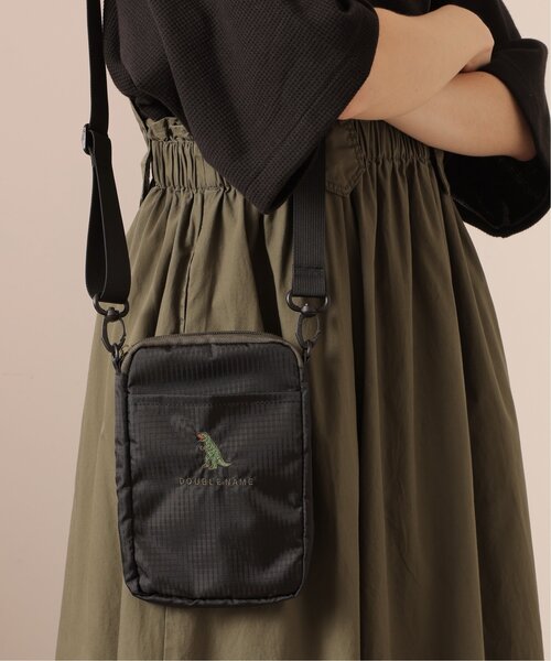 DOUBLE NAME（ダブルネーム）の「ナイロン恐竜刺しゅうサコッシュ/ユニセックス可（ショルダーバッグ・レディース・ネイビー/カーキ/ブラック・FREE）」の2枚目の写真