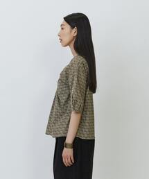 LOISIR（ロワズィール）の「リバティプリントテクニックブラウス