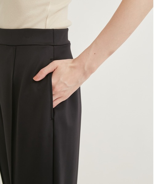 emmi（エミ）の「【emmi atelier】ダンボールニットジョガーパンツ（その他パンツ・レディース・グレイッシュベージュ/ブラック・0/1）」の7枚目の写真