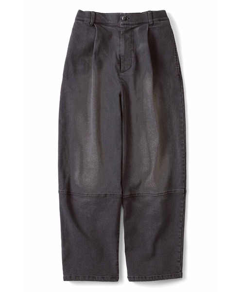 IEDIT（イディット）の「ＩＥＤＩＴ　パウダリータッチの裏起毛で肌心地やさしい　伸びやかなストレッチのタックワイドデニムパンツ（デニムパンツ・レディース・ブラック/ブルー・LARGE/X-LARGE/XX-LARGE/MEDIUM/XXX-LARGE/SMALL）」の2枚目の写真