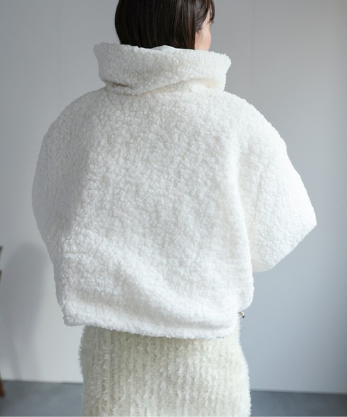 LAC-VERT（ラック・ヴェール）の「【リバーシブル】ショート丈スタンドカラーボリュームボアブルゾン/ダウン（ダウンジャケット/コート・レディース・ブラック/アイボリー/ベージュ・FREE）」の6枚目の写真