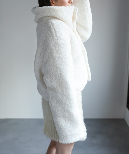 LAC-VERT（ラック・ヴェール）の「【リバーシブル】ショート丈スタンドカラーボリュームボアブルゾン/ダウン（ダウンジャケット/コート・レディース・ブラック/アイボリー/ベージュ・FREE）」の7枚目の写真