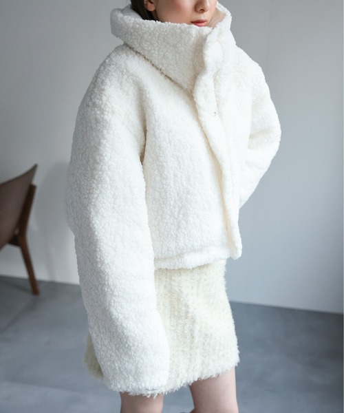 LAC-VERT（ラック・ヴェール）の「【リバーシブル】ショート丈スタンドカラーボリュームボアブルゾン/ダウン（ダウンジャケット/コート・レディース・ブラック/アイボリー/ベージュ・FREE）」の8枚目の写真