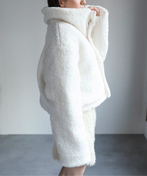 LAC-VERT（ラック・ヴェール）の「【リバーシブル】ショート丈スタンドカラーボリュームボアブルゾン/ダウン（ダウンジャケット/コート・レディース・ブラック/アイボリー/ベージュ・FREE）」の17枚目の写真