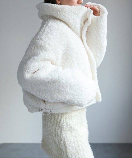 LAC-VERT（ラック・ヴェール）の「【リバーシブル】ショート丈スタンドカラーボリュームボアブルゾン/ダウン（ダウンジャケット/コート・レディース・ブラック/アイボリー/ベージュ・FREE）」の18枚目の写真