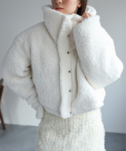 LAC-VERT（ラック・ヴェール）の「【リバーシブル】ショート丈スタンドカラーボリュームボアブルゾン/ダウン（ダウンジャケット/コート・レディース・ブラック/アイボリー/ベージュ・FREE）」の19枚目の写真