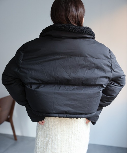 LAC-VERT（ラック・ヴェール）の「【リバーシブル】ショート丈スタンドカラーボリュームボアブルゾン/ダウン（ダウンジャケット/コート・レディース・ブラック/アイボリー/ベージュ・FREE）」の15枚目の写真
