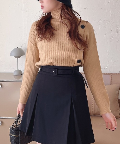 MIIA（ミーア）の「タートルネックサイドボタンニット（ニット/セーター・レディース・ブラック/ベージュ/オフホワイト・FREE）」の3枚目の写真