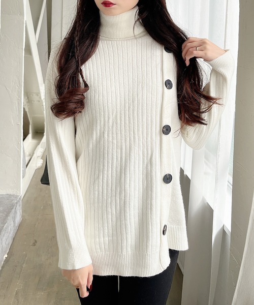 MIIA（ミーア）の「タートルネックサイドボタンニット（ニット/セーター・レディース・ブラック/ベージュ/オフホワイト・FREE）」の5枚目の写真