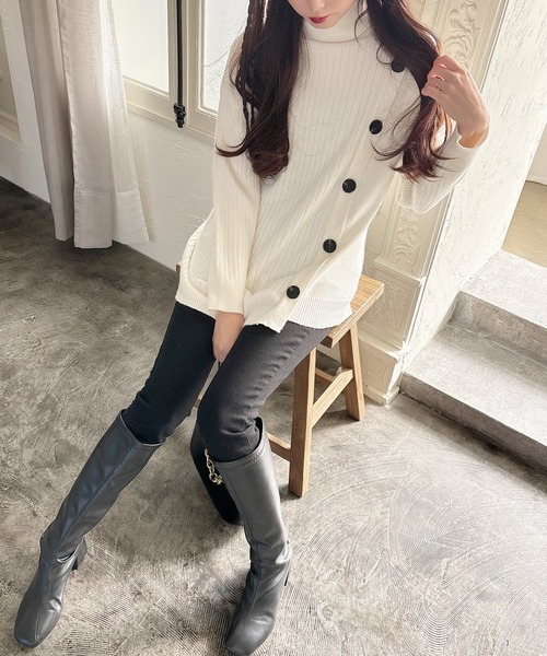 MIIA（ミーア）の「タートルネックサイドボタンニット（ニット/セーター・レディース・ブラック/ベージュ/オフホワイト・FREE）」の17枚目の写真