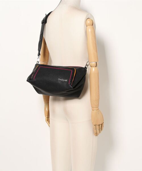 Desigual（デシグアル）の「刺繍 ミドルショルダーバッグ（ハンドバッグ・レディース・ブラック/ホワイト・FREE）」の14枚目の写真
