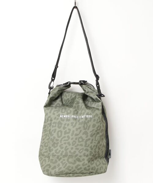 NEW BALANCE(ニューバランス)の「MT1996 ショルダーロールトップバッグ(ショルダーバッグ・メンズ・カーキ・ONE SIZE)」の3枚目の写真