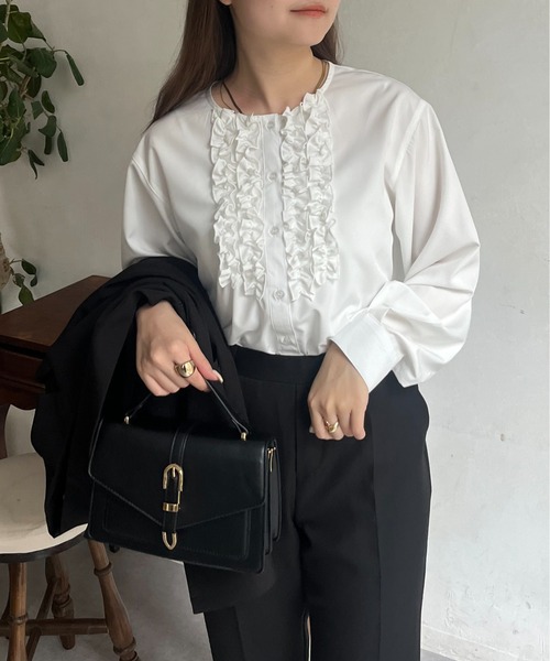 prose verse(プロズヴェール)の「フロントダブルフリルブラウス(シャツ/ブラウス・レディース・オフホワイト・LARGE/MEDIUM)」の2枚目の写真