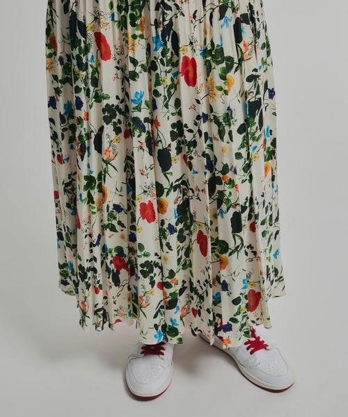 NOISE MAKER（ノイズメーカー）の「ボタニカルプリーツロングスカート【MADE IN JAPAN】（スカート・レディース・ブラック/オフホワイト・36/38）」の5枚目の写真