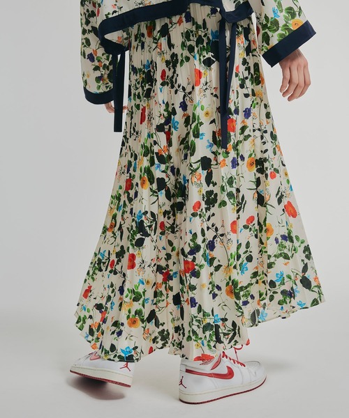 NOISE MAKER（ノイズメーカー）の「ボタニカルプリーツロングスカート【MADE IN JAPAN】（スカート・レディース・ブラック/オフホワイト・36/38）」の8枚目の写真