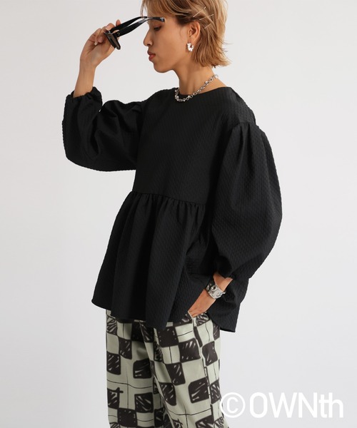 OWNth(オンス)の「ジャガードペプラムトップス(Tシャツ/カットソー・レディース・ブラック/ライトグリーン・P/R)」の7枚目の写真