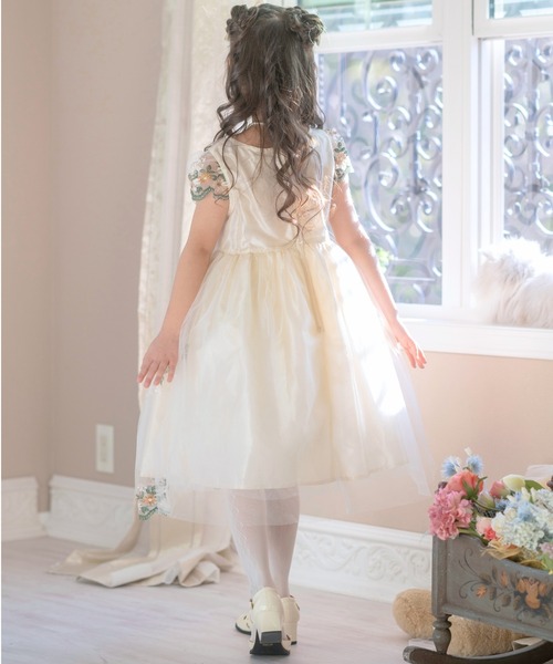 Catherine Cottage（キャサリンコテージ）の「チュールレースフェアリードレス（ドレス・キッズ・ベージュ/モスグリーン/ライラック・130/120/110/140）」の4枚目の写真