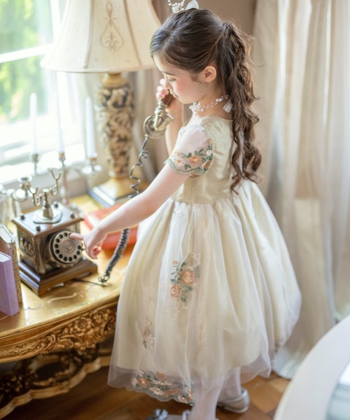 Catherine Cottage（キャサリンコテージ）の「チュールレースフェアリードレス（ドレス・キッズ・ベージュ/モスグリーン/ライラック・130/120/110/140）」の17枚目の写真