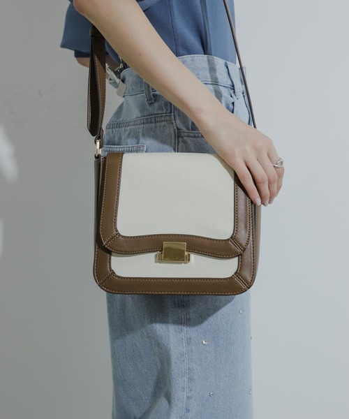 SENSE OF PLACE by URBAN RESEARCH（センスオブプレイスバイアーバンリサーチ）の「バイカラーショルダーバッグ（ショルダーバッグ・レディース・ブラック/ライトブラウン・ONE）」の2枚目の写真