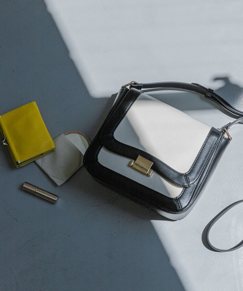 SENSE OF PLACE by URBAN RESEARCH（センスオブプレイスバイアーバンリサーチ）の「バイカラーショルダーバッグ（ショルダーバッグ・レディース・ブラック/ライトブラウン・ONE）」の3枚目の写真