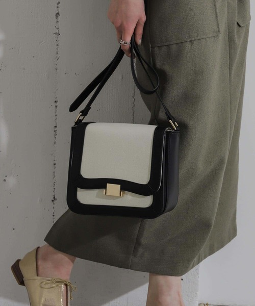 SENSE OF PLACE by URBAN RESEARCH（センスオブプレイスバイアーバンリサーチ）の「バイカラーショルダーバッグ（ショルダーバッグ・レディース・ブラック/ライトブラウン・ONE）」の4枚目の写真