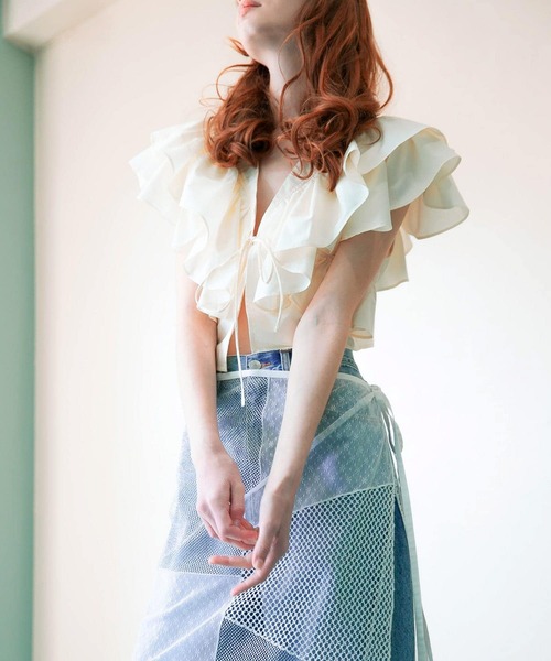 KBF（ケイビーエフ）の「マルチWAYクロップドフリルブラウス（シャツ/ブラウス・レディース・ブルー系その他/オフホワイト/ブラック・ONE）」の9枚目の写真