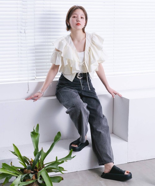 KBF（ケイビーエフ）の「マルチWAYクロップドフリルブラウス（シャツ/ブラウス・レディース・ブルー系その他/オフホワイト/ブラック・ONE）」の14枚目の写真