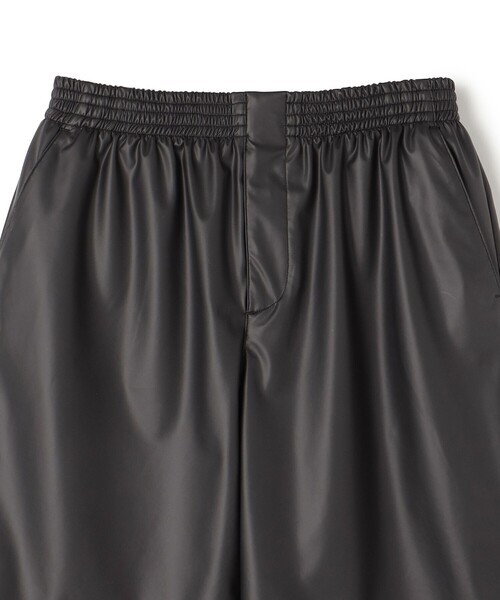UNFILO(アンフィーロ)の「レザーライク ショートパンツ(その他パンツ・メンズ・ブラウン系/ブラック系・X-LARGE/SMALL/MEDIUM/LARGE)」の10枚目の写真