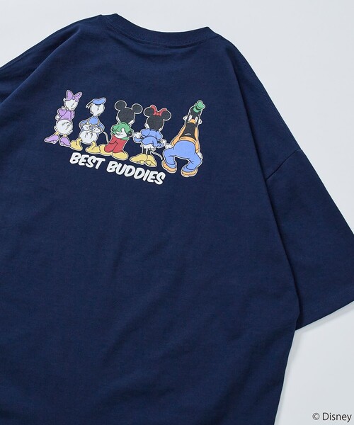 FREAK'S STORE（フリークスストア）の「限定展開/DISNEY ディズニー/別注 ビッグシルエット バックプリント クルーネックTシャツ/BEST BUDDIES（Tシャツ/カットソー・メンズ・アッシュグレー/ホワイト/ピンク/ネイビー/ブラック・SMALL/LARGE/MEDIUM）」の4枚目の写真