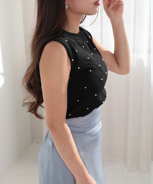 Julia Boutique（ジュリアブティック）の「パールデコノースリーブニットトップス/24073（ベスト・レディース・ホワイト/ピンク/ブラック・ONE）」の13枚目の写真