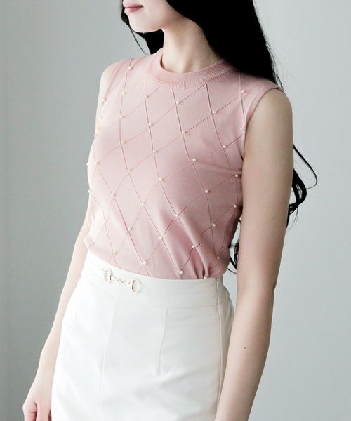 Julia Boutique（ジュリアブティック）の「パールデコノースリーブニットトップス/24073（ベスト・レディース・ホワイト/ピンク/ブラック・ONE）」の4枚目の写真