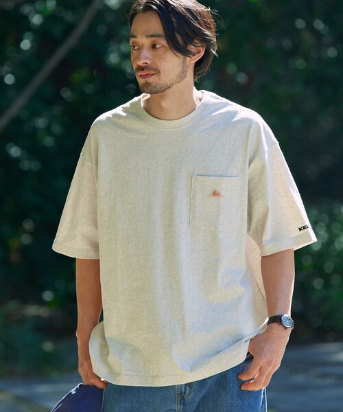 FREAK'S STORE(フリークスストア)の「限定展開 KELTY×FREAK'S STORE/ケルティ 別注 ワンポイント ヴィンテージロゴ クルーネック ポケットTシャツ/リンガーTシャツ/ポケT(Tシャツ/カットソー・メンズ・グレイッシュベージュ/スミクロ/ホワイト×ブラック/オリーブ/ネイビー/ブラック/アッシュグレー/ホワイト・LARGE/X-LARGE/SMALL/MEDIUM)」の10枚目の写真