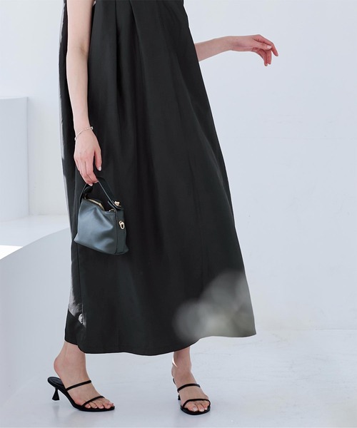 UR'S(ユアーズ)の「タックデザインAラインワンピース(ワンピース・レディース・ブラック/オフホワイト・L/M/S)」の13枚目の写真