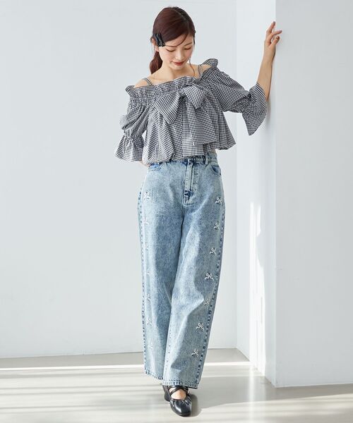 MAJESTIC LEGON(マジェスティックレゴン)の「ビッグリボンオフショルブラウス(シャツ/ブラウス・レディース・ネイビー/ブルー/ブラック系その他/アイボリー・MEDIUM)」の3枚目の写真