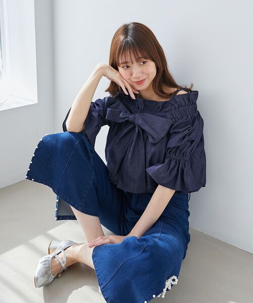 MAJESTIC LEGON(マジェスティックレゴン)の「ビッグリボンオフショルブラウス(シャツ/ブラウス・レディース・ネイビー/ブルー/ブラック系その他/アイボリー・MEDIUM)」の5枚目の写真