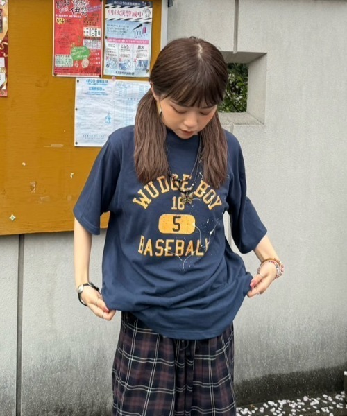 WudgeBoy(ワッジボーイ)の「college print tee(Tシャツ/カットソー・レディース・グレー/ネイビー/ホワイト・LARGE/MEDIUM)」の3枚目の写真