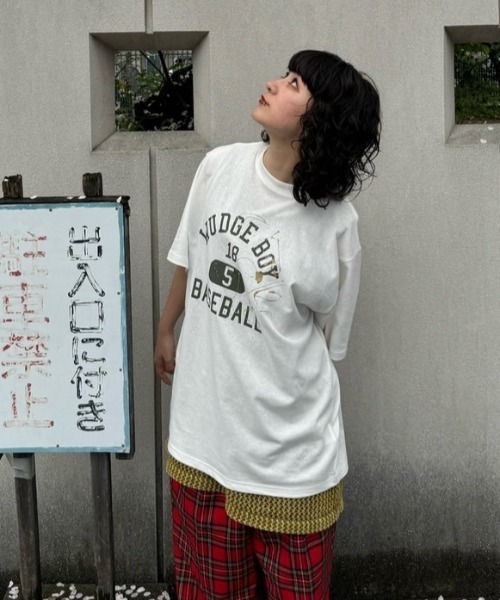 WudgeBoy(ワッジボーイ)の「college print tee(Tシャツ/カットソー・レディース・グレー/ネイビー/ホワイト・LARGE/MEDIUM)」の2枚目の写真