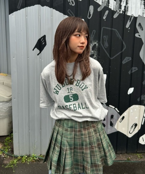 WudgeBoy(ワッジボーイ)の「college print tee(Tシャツ/カットソー・レディース・グレー/ネイビー/ホワイト・LARGE/MEDIUM)」の4枚目の写真