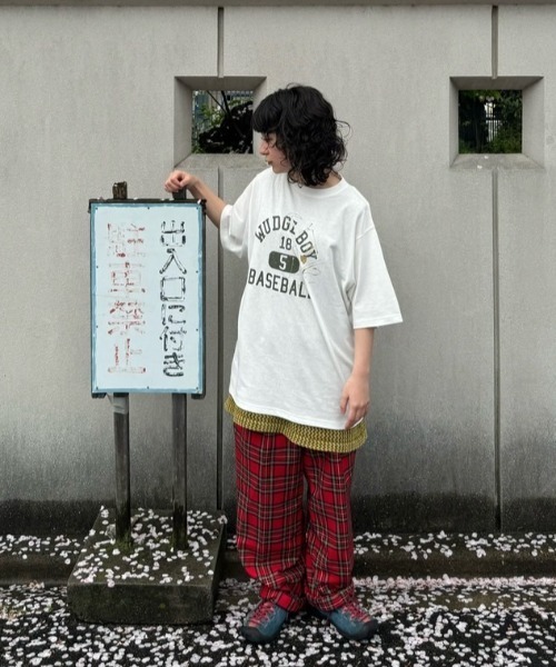 WudgeBoy(ワッジボーイ)の「college print tee(Tシャツ/カットソー・レディース・グレー/ネイビー/ホワイト・LARGE/MEDIUM)」の11枚目の写真