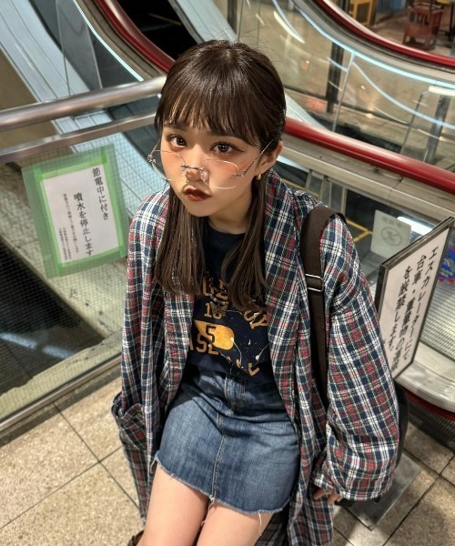WudgeBoy(ワッジボーイ)の「college print tee(Tシャツ/カットソー・レディース・グレー/ネイビー/ホワイト・LARGE/MEDIUM)」の5枚目の写真