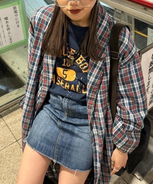 WudgeBoy(ワッジボーイ)の「college print tee(Tシャツ/カットソー・レディース・グレー/ネイビー/ホワイト・LARGE/MEDIUM)」の7枚目の写真